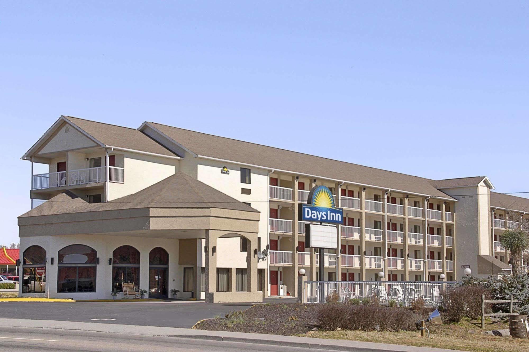 Days Inn By Wyndham Apple Valley Pigeon Forge/Sevierville Exteriér fotografie